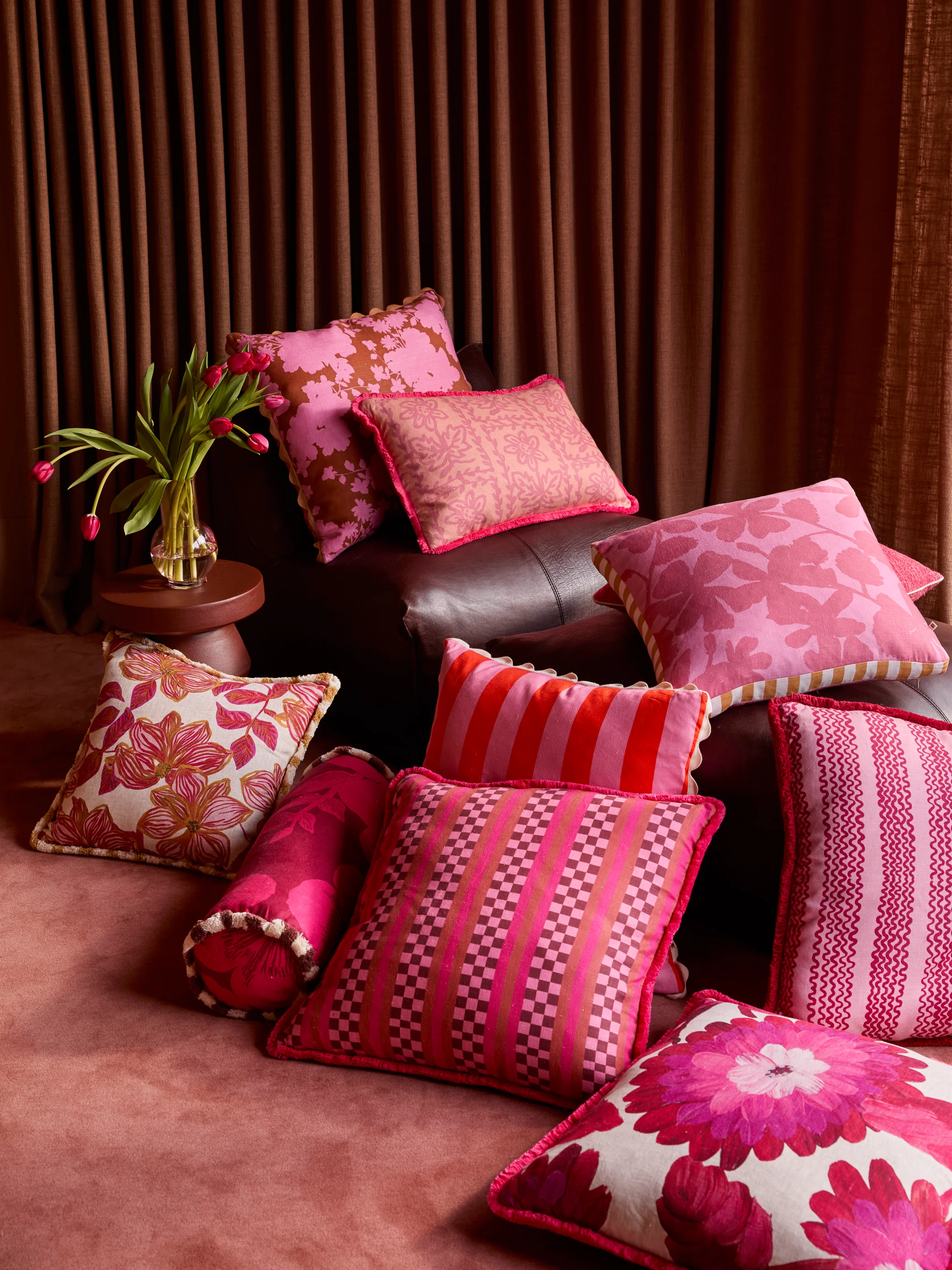 Dahlia Pink Linen Cushion - Image 3