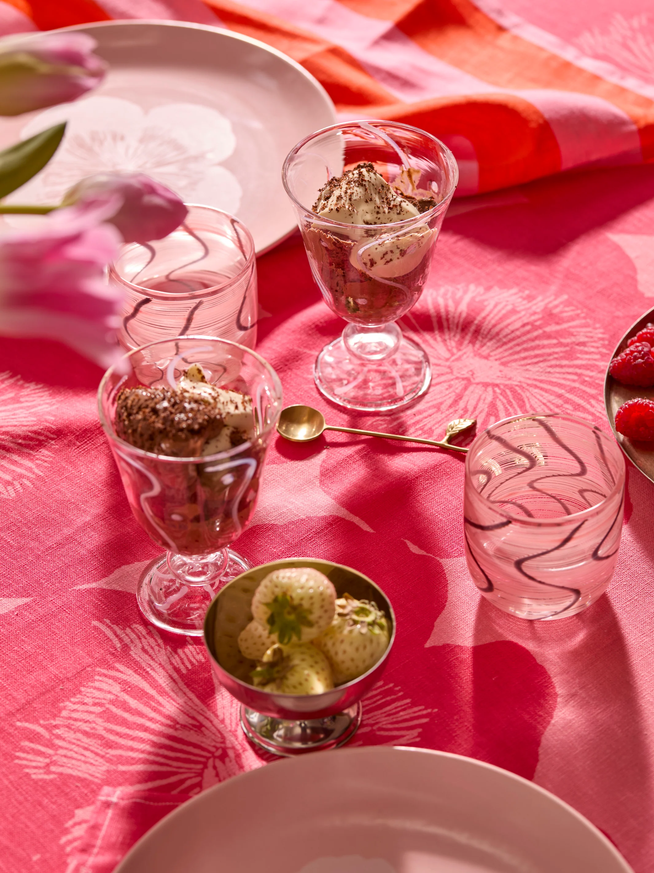 Jardin Pink Linen Tablecloth - Image 3