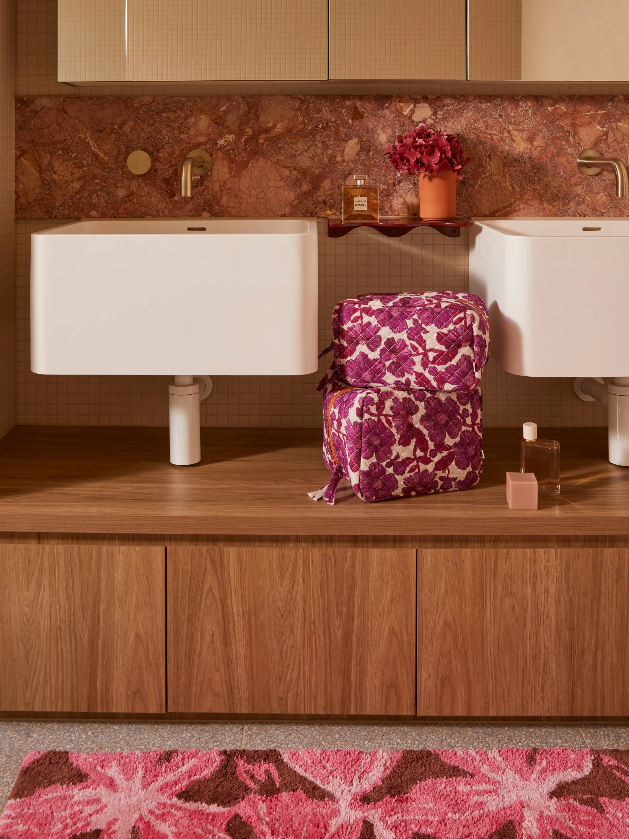 Leon Lilac Medium Toiletry Bag - Image 3