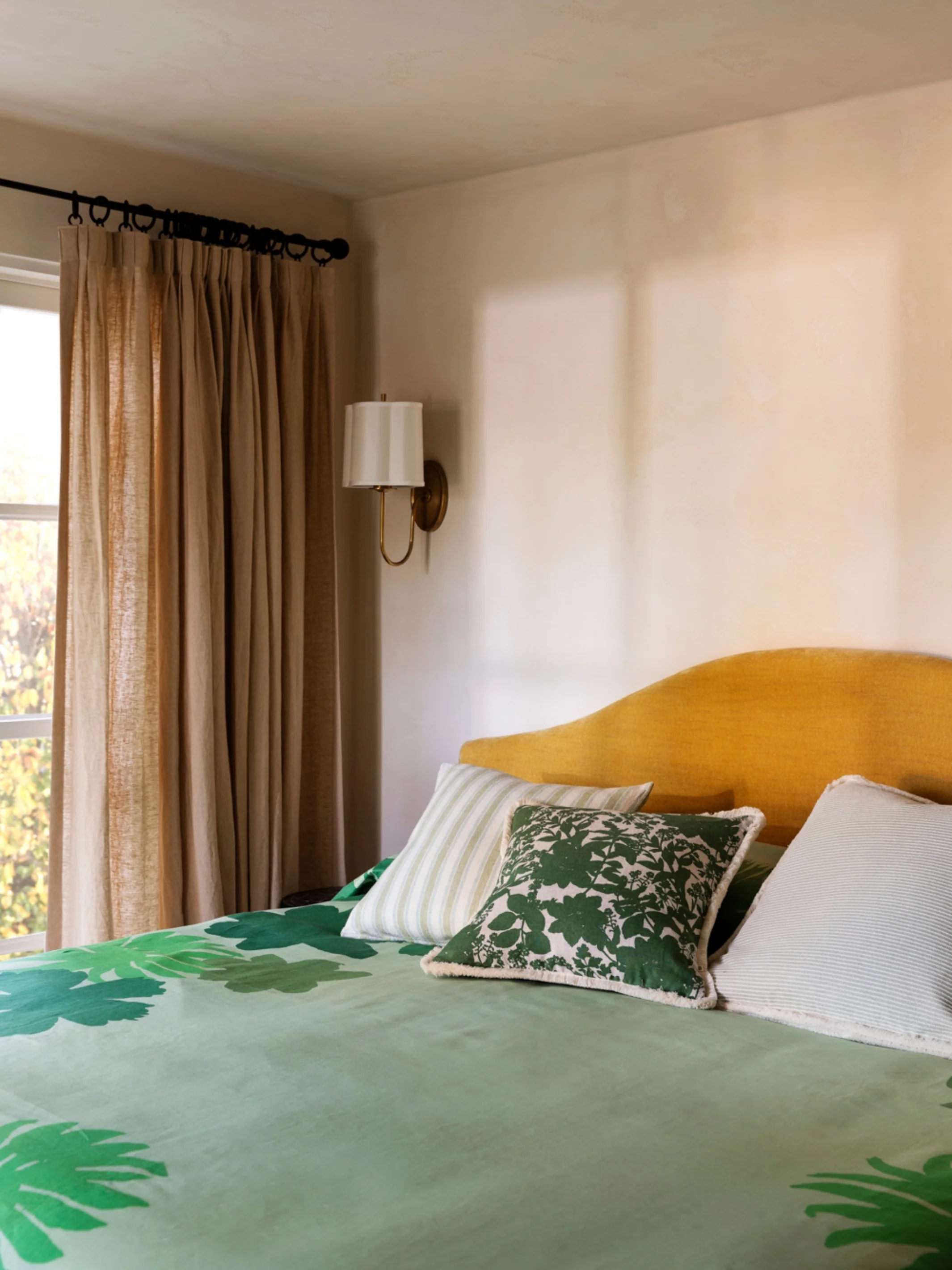 Linear Green Cushion - Image 3