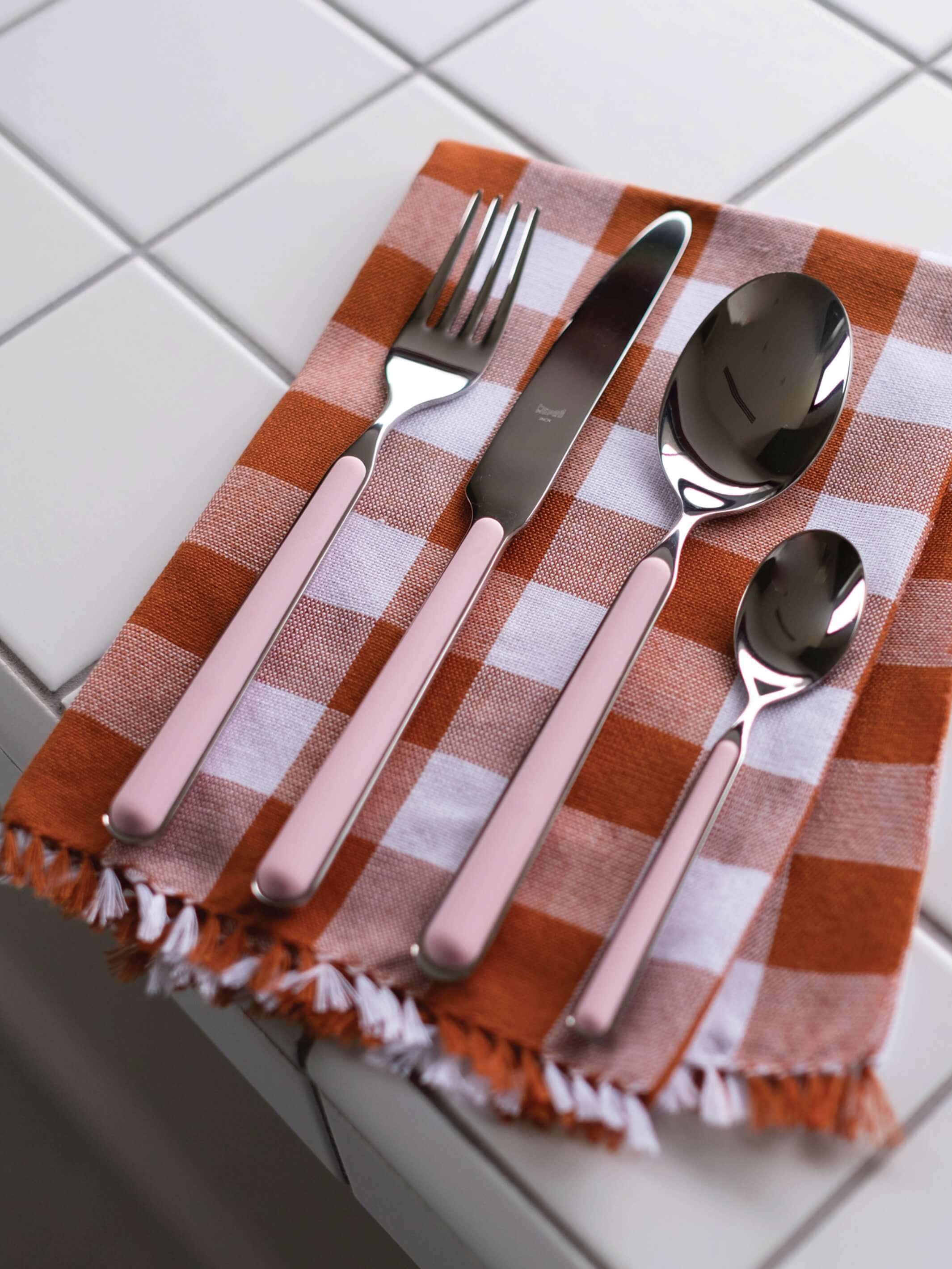 Fantasia Cutlery Set: Pale Rose - Image 3